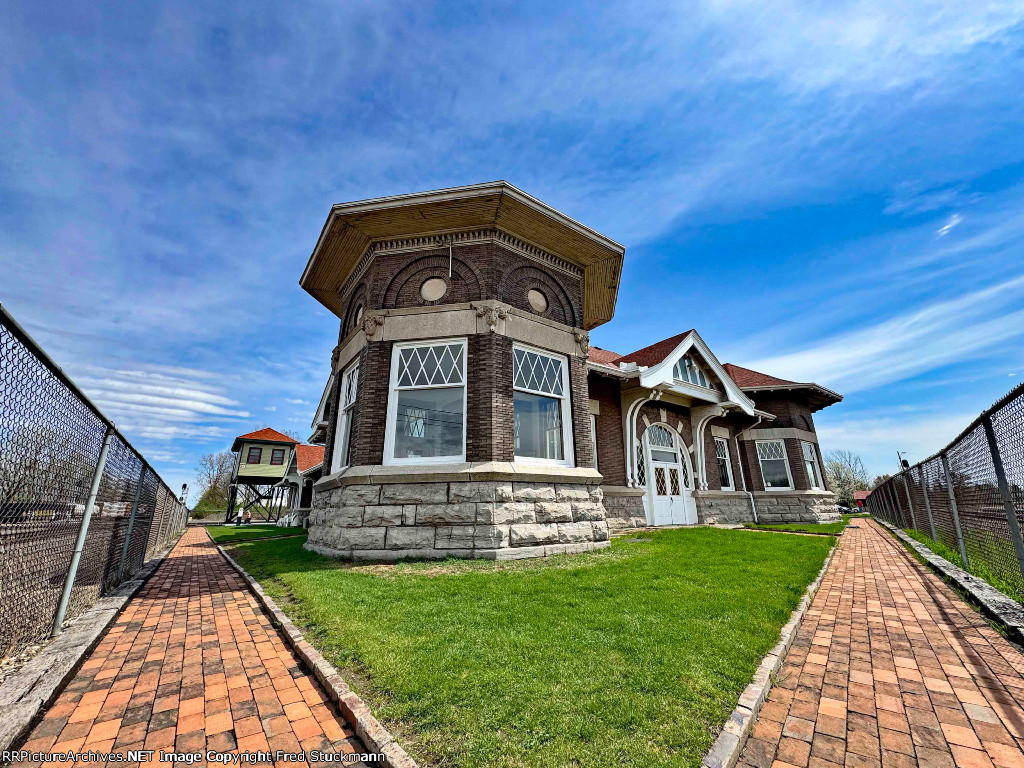 Sitting down with my wide angle lens.